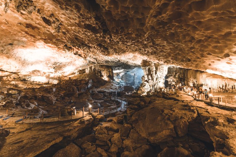 C'est l'une des grottes les plus célèbres de Quảng Ninh.