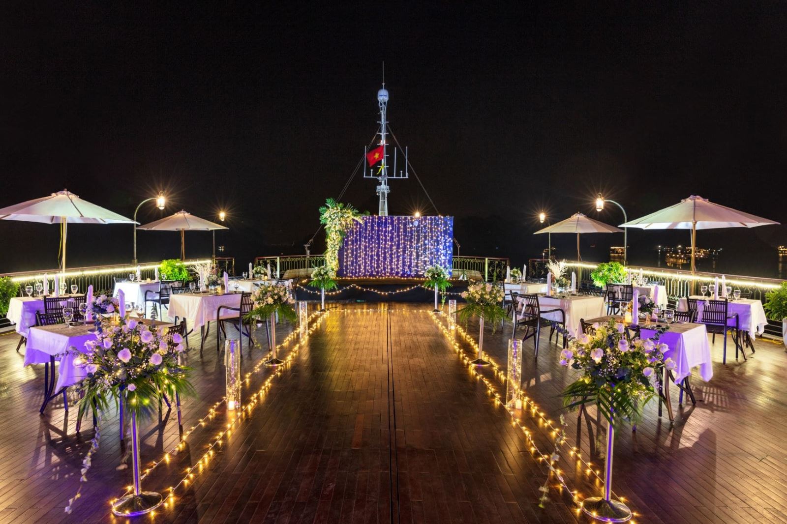 Dîner de gala sur la terrasse